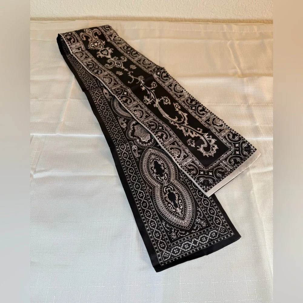 Ladies 41 x 5 fleur-de-lis neck or purse scarf. Brownish‎ Black with White/Gray